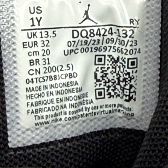 Nike Air Jordan 1 Mid GS Black White Youth Size 1Y Sneakers - Picture 5 of 7